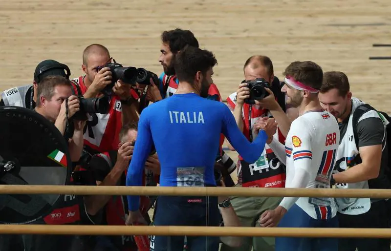 Pista e strada: gli opposti delle 2 ruote tricolori