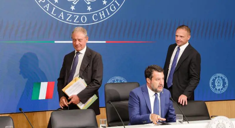 Salvini annuncia l'intervento sugli extra-profitti delle banche. "Norma di buon senso per chi è in difficoltà".