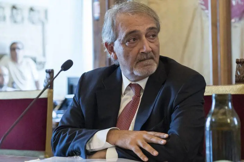 Imbarazzo Meloni. Rocca rivela: "Le ho parlato e non era felice". Sinistra all'attacco