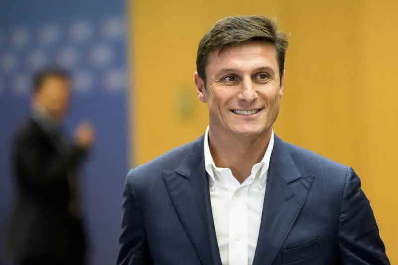 Javier Zanetti, la bandiera dell'Inter festeggia 50 anni e bacchetta Lukaku