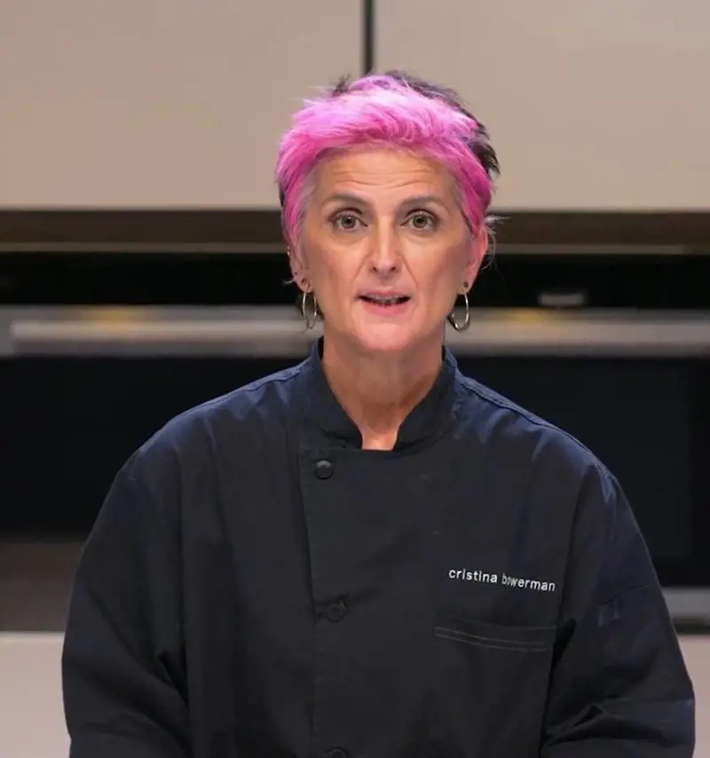 La chef Cristina Bowerman critica la titolare dell'osteria per il piattino a 2 euro