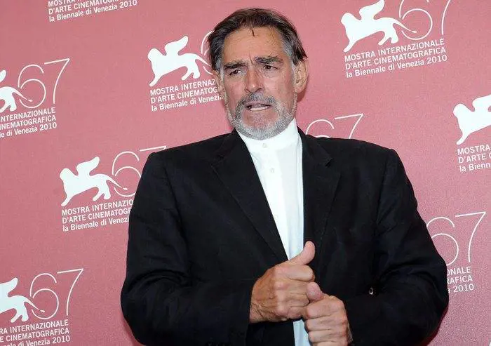 La pensione da 1000 euro, ma in vacanza in barca: l'ultima di Fabio Testi