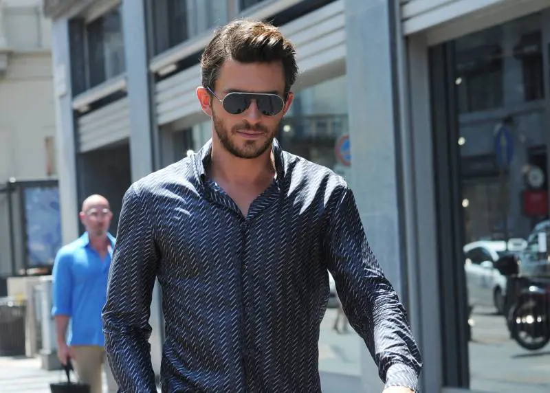Moda uomo: camicia e bermuda, l'outfit estivo perfetto per lui