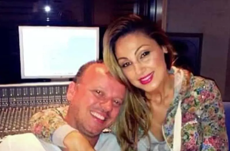 Gigi D'Alessio e Anna Tatangelo insieme in studio di registrazione nel 2016.