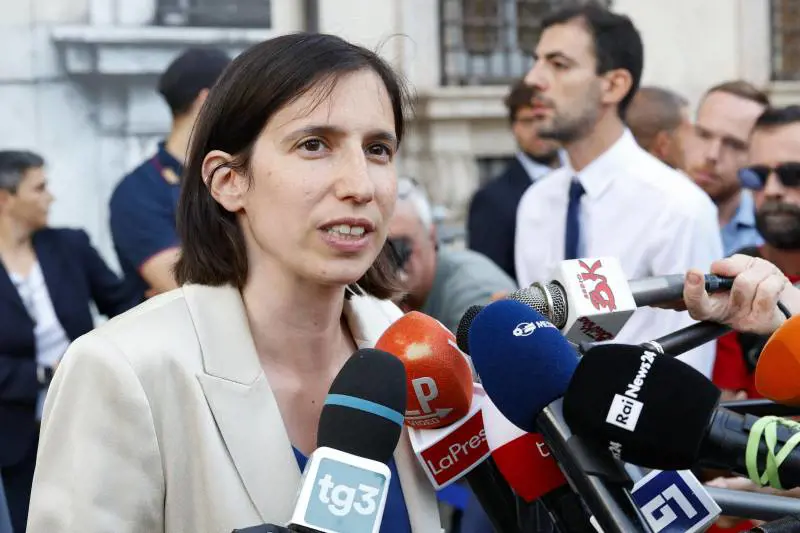 Sinistra con il vizio delle petizioni. Dal lavoro alle armi raccolgono firme ma non consensi