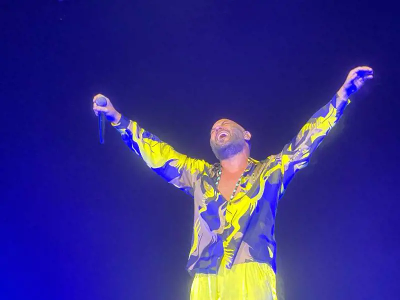 "Un disastro, code e malori". Bufera sul concerto per i 20 anni dei Negramaro in Salento