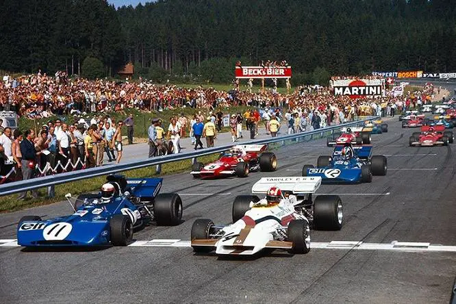 Jackie Stewart festeggia il mondiale sotto il sole di Ferragosto