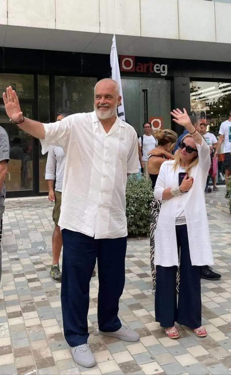Dal profilo Facebook di Edi Rama