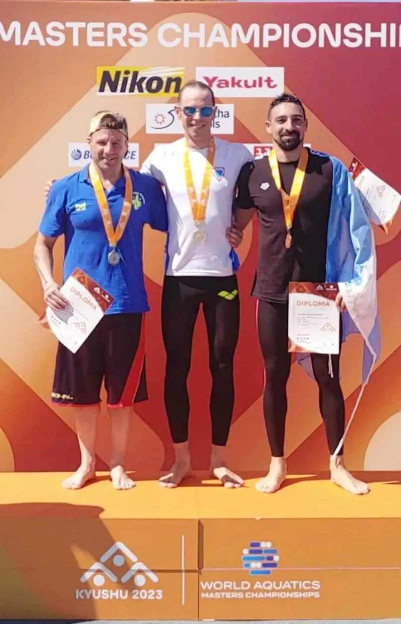 Marco Pucci (il primo a sx) premiato in Giappone pochi giorni fa