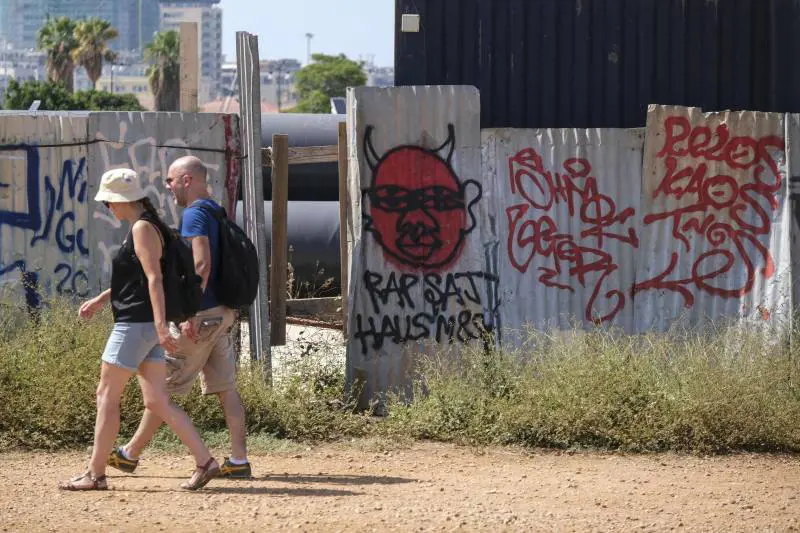 Il cantiere dove è stata stuprata la giovane da un gruppo di sette ragazzi