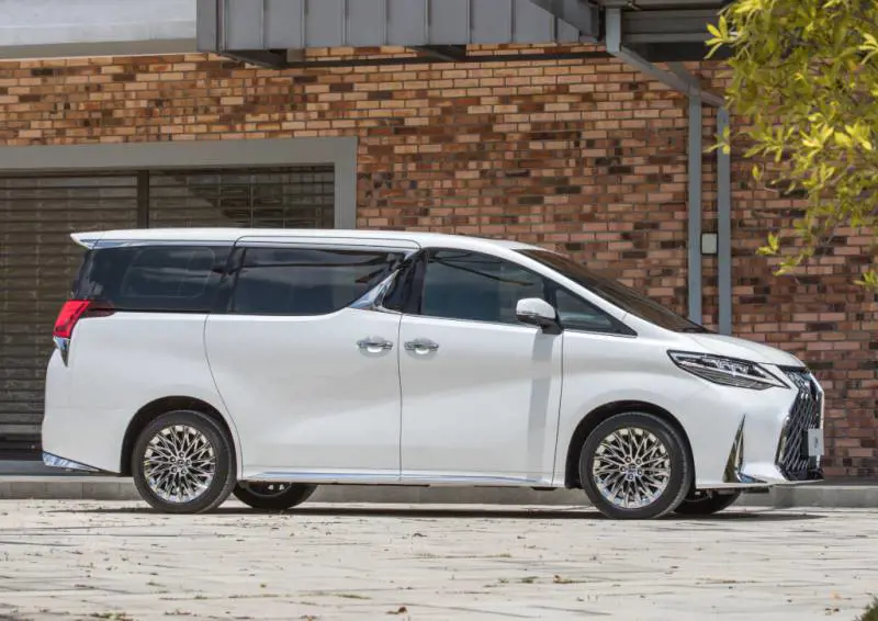 4 monovolume di lusso (tra cui il nuovo Lexus LM): caratteristiche e prezzi