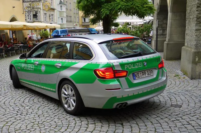 16enne accoltella bambino di 8 anni a scuola: choc in Germania