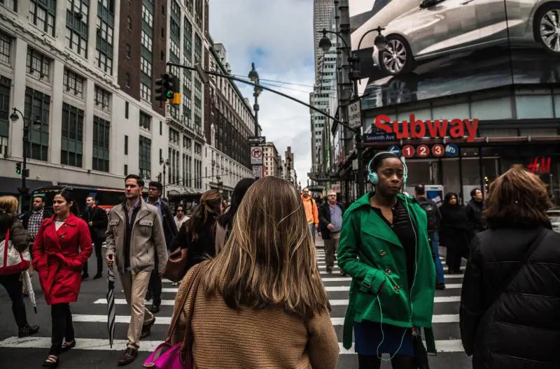 Le "identità fluide" che cambiano l'America: così il Paese sarà sempre meno bianco