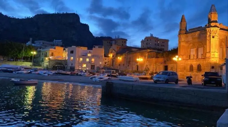 "Una bravata". La vergogna di chi difende gli stupratori di Palermo
