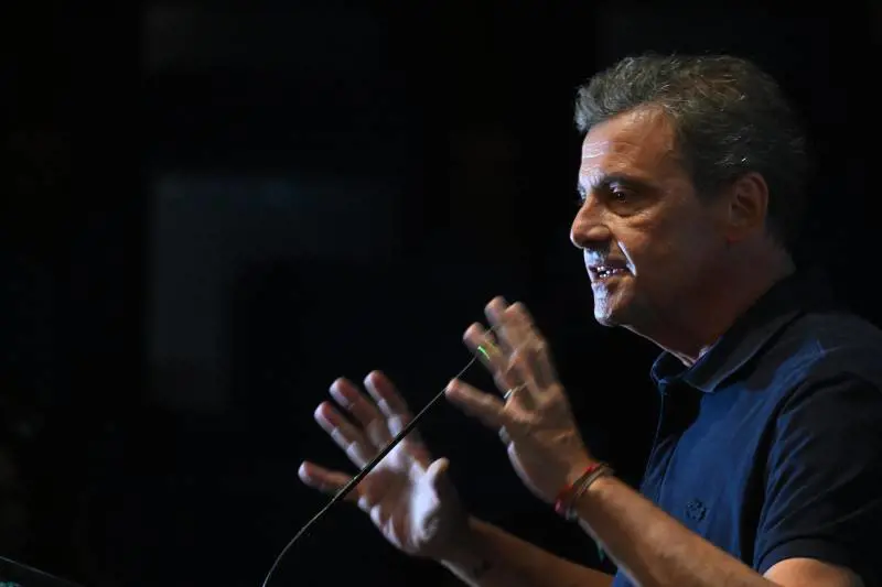 Calenda ma che stai a dì?, l'ombra del Pd e Arisa: quindi, oggi...