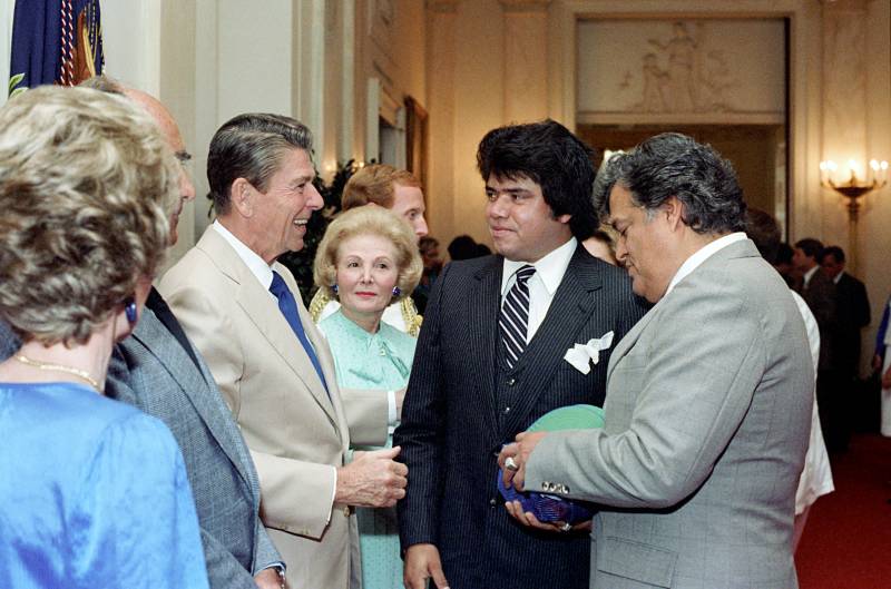Valenzuela Reagan 1981 WIkimedia