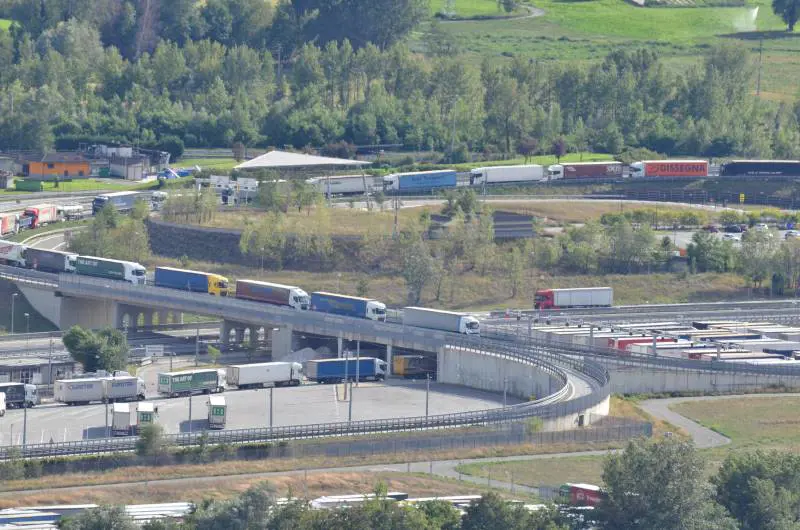 Italia-Francia, si tratta per riaprire il Bianco dopo le frane in Savoia e il blocco del Frejus