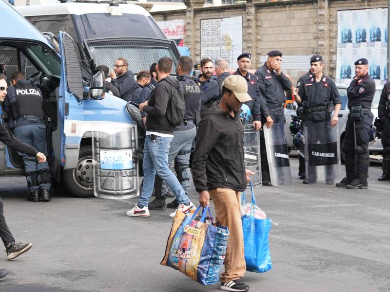 "Occupi una casa? Fuori in 24 ore". Ma per la sinistra è razzismo