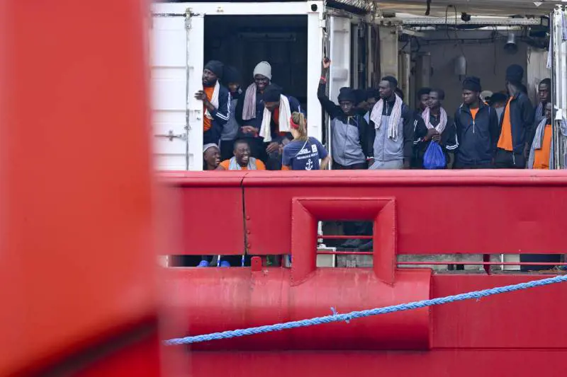 Diplomazia e decreti: la strategia di Meloni sui migranti contro i trafficanti