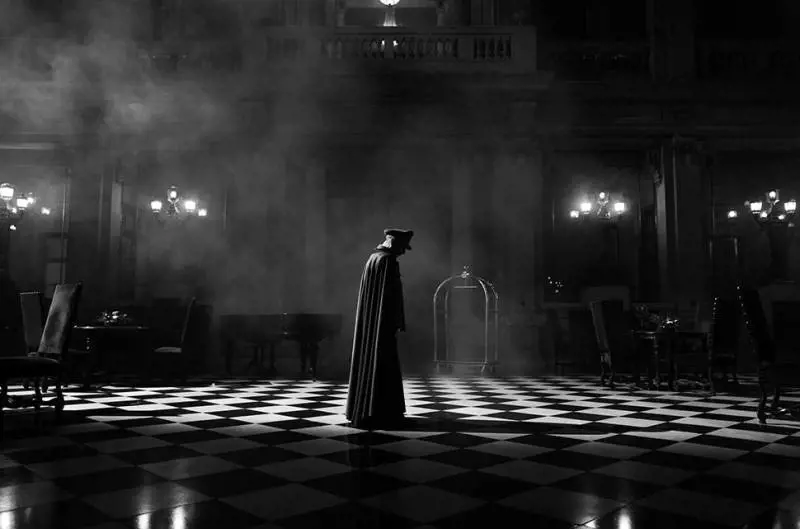 Venezia80: “El Conde”, il Pinochet-vampiro di Larraìn non morde