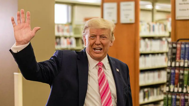 "Fate lo shutdown". "Vuol distruggere la democrazia": duello a distanza tra Biden e Trump