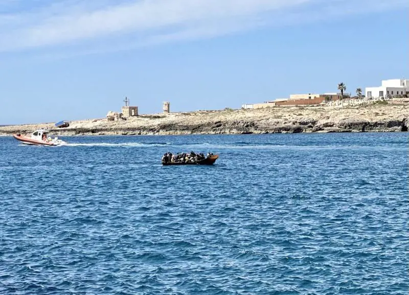 Allarme barchini, business da 30 milioni. Al Viminale il vertice con 007 e Marina