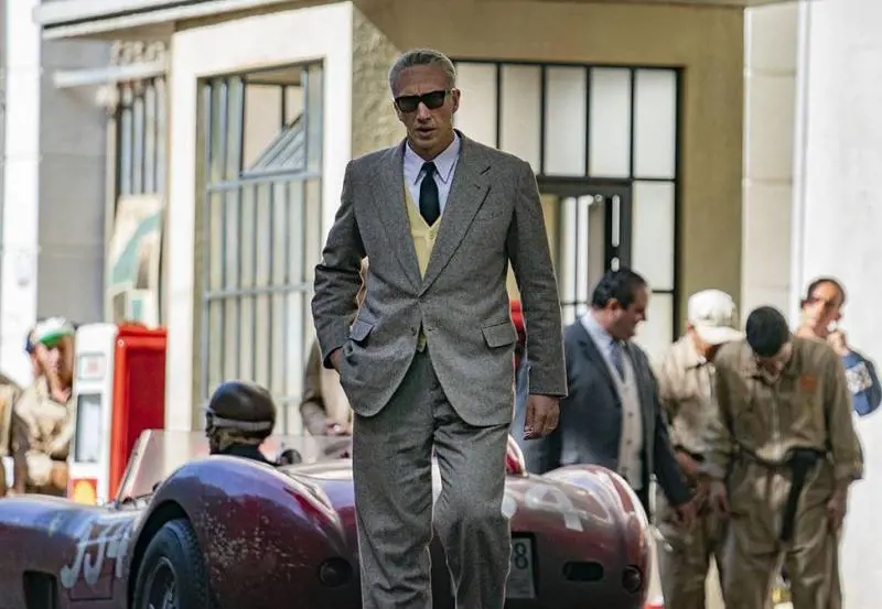 Venezia80: “Ferrari” di Mann, il cavallino “alla Hollywood” ha poco palpito