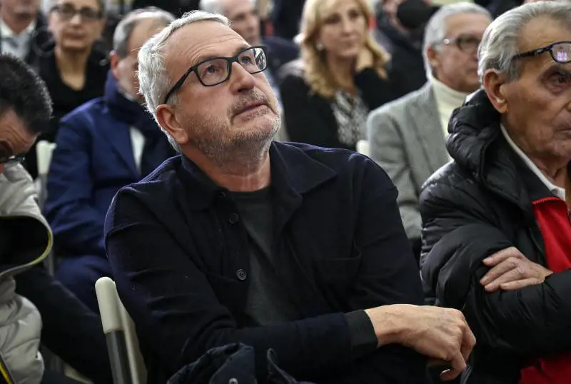 "Fa confusione con le date". "Ricostruzione imprecisa"