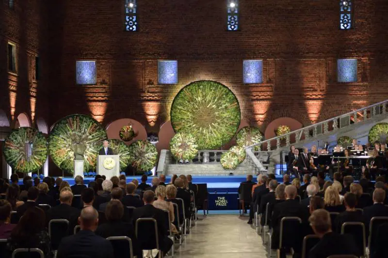 La Svezia non vuole l'ambasciatore di Putin. La Norvegia lo invita. E il Nobel diventa un caso