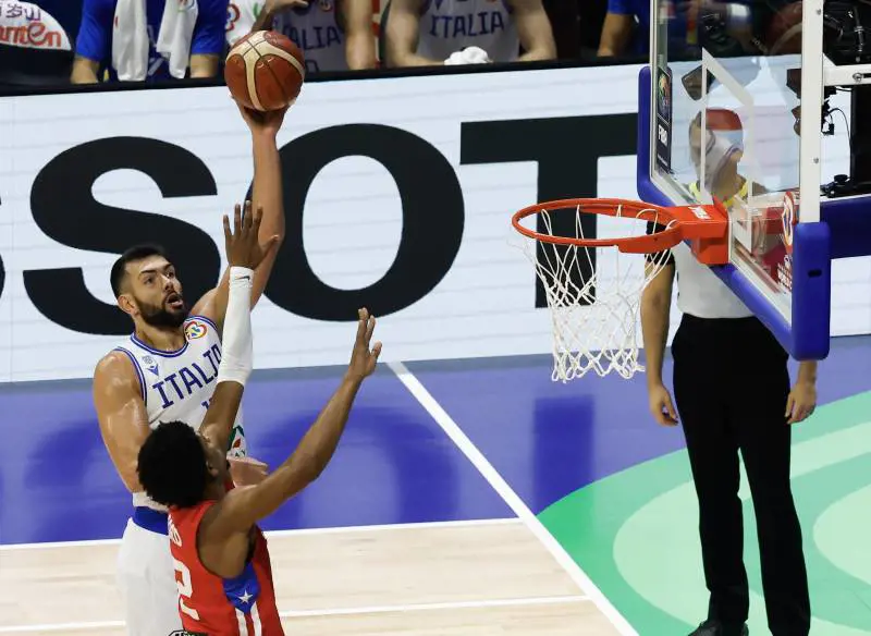 Italia da impazzire. Batte Porto Rico 73-57 e dopo 25 anni torna ai quarti