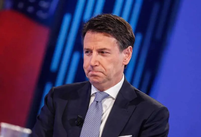 "Superbonus? Come un macigno sulla manovra". Così Meloni smaschera Conte