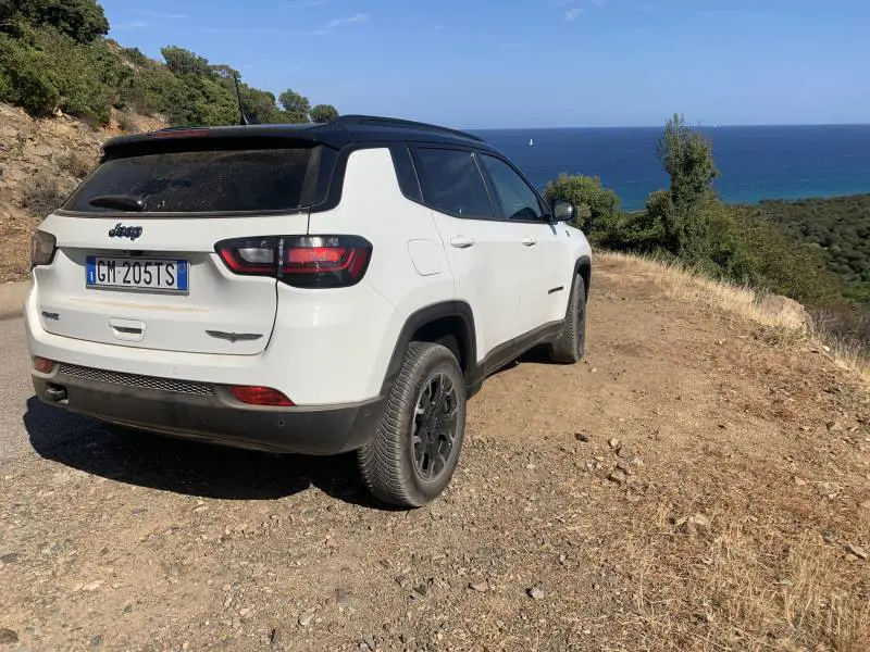 Sardegna, avventura in Ogliastra a bordo di una Jeep Compass 4XE