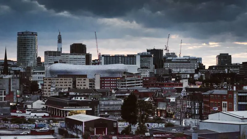 Birmingham va in bancarotta. "Colpa della parità salariale"