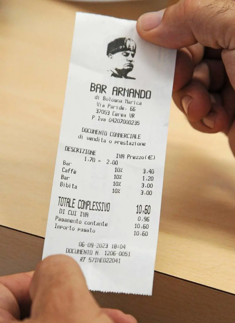 L'effige di Mussolini sullo scontrino del bar accendono le polemiche