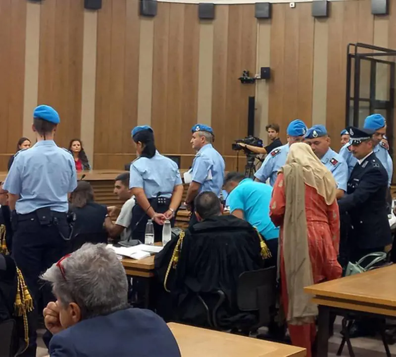 Tribunale di Reggio Emilia, udienza caso Saman Abbas. Il padre è oscurato perché non vuole essere ripreso