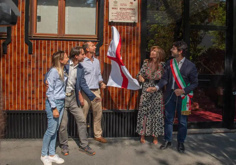 "Uno splendido regalo". Milano ricorda il partigiano Mike Bongiorno