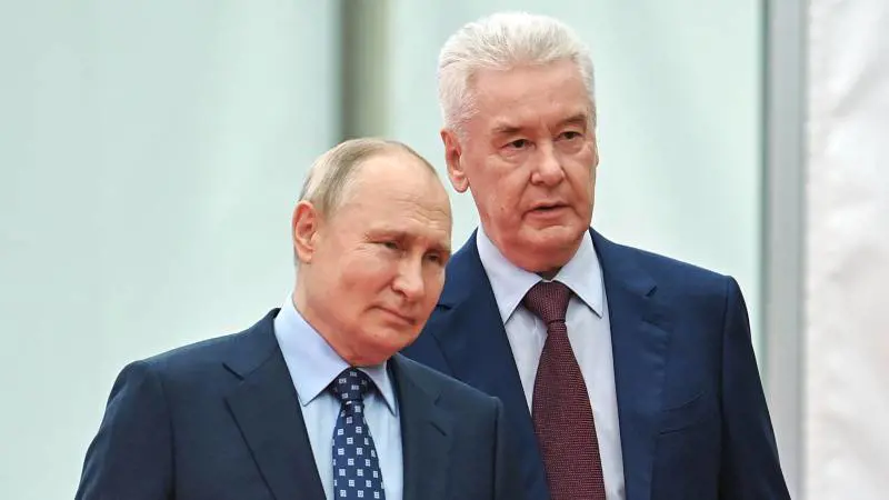 Il presidente russo Vladimir Putin con il sindaco di Mosca Sergej Sobyanin.