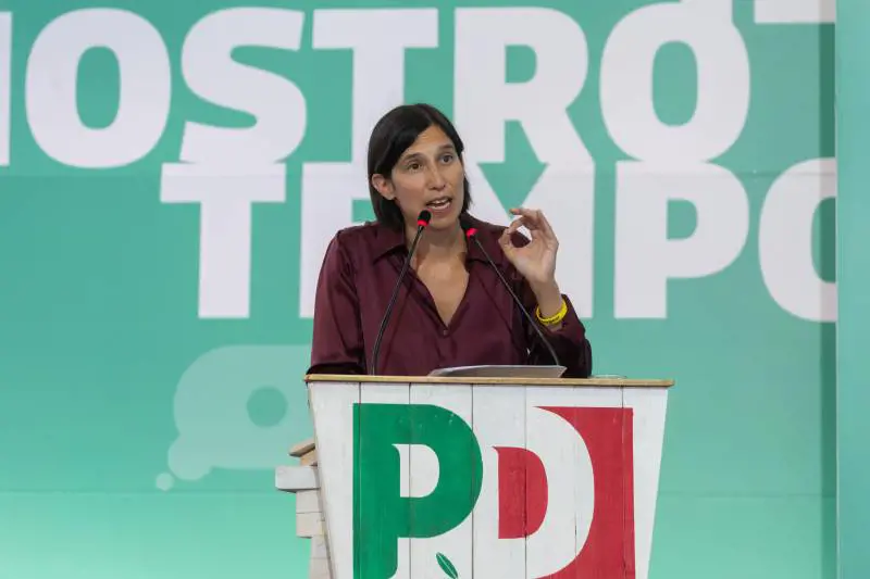 "Smonta il diritto alla salute". Schlein attacca Meloni, ma a sinistra in pochi la seguono