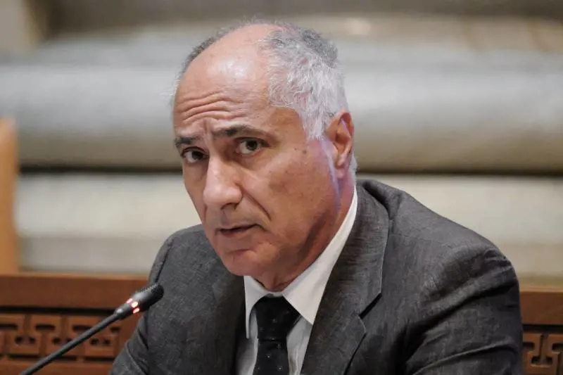 La Procura di Brescia si vergogna del pm che giustifica le botte