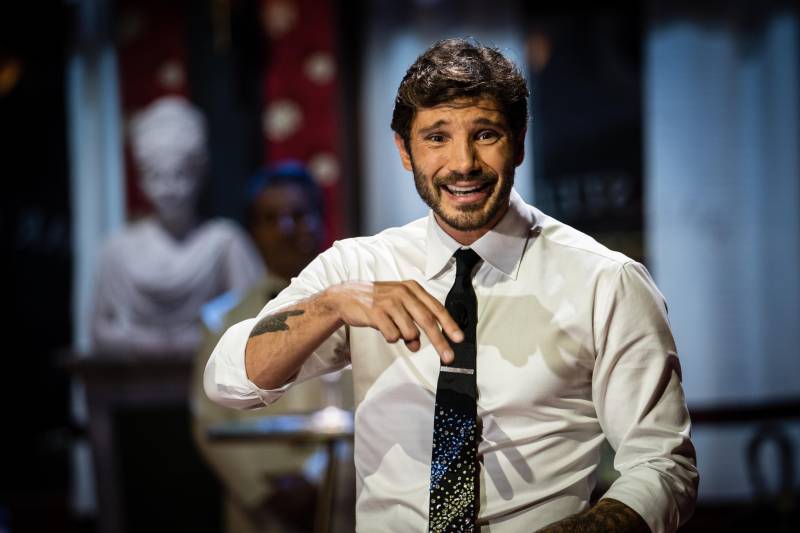 Affari tuoi, bufera su Stefano De Martino: l'intervento della Vigilanza Rai