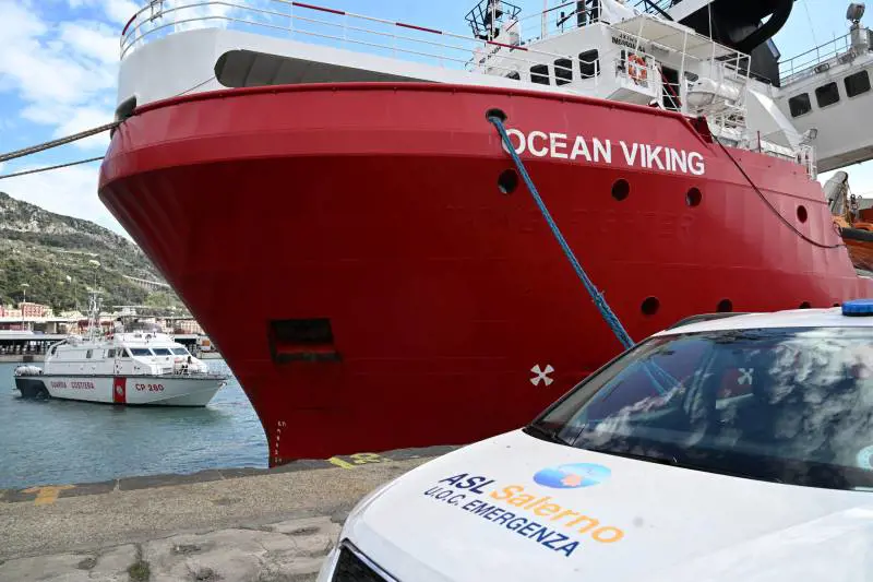 Ex pescherecci usati al posto delle navi: ecco la flotta delle Ong che aggira la legge