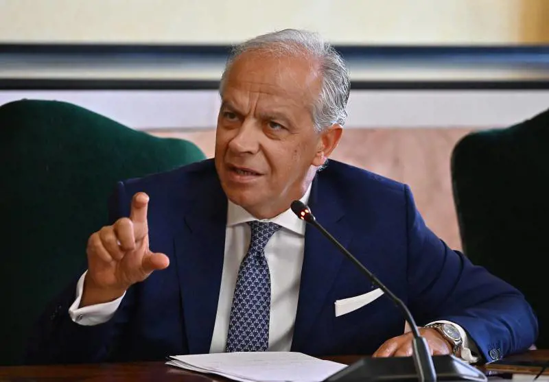 “Ci sono le condizioni”: il piano del governo per ribaltare la sentenza pro migranti