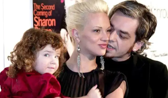 Asia Argento e Morgan con la figlia Anna Lou (2003)