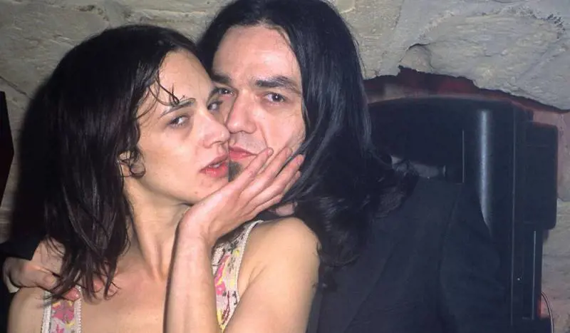 Asia Argento e Morgan fotografati in un locale (2006)