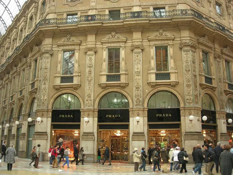 Ruba da Prada e rivende su internet. Denunciata l'addetta alle pulizie