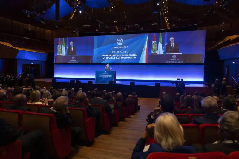 La manovra di Confindustria: "Cuneo sì, salario minimo no"