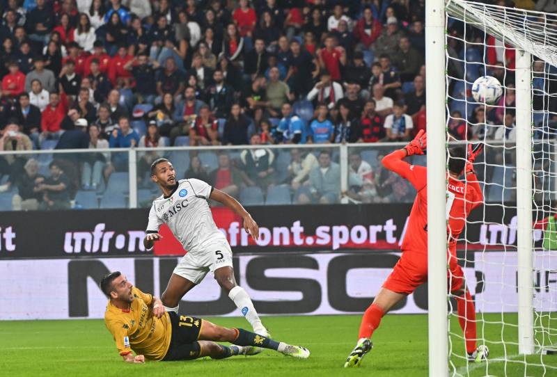 Genoa Napoli 2-2, gol e highlights. Decisivi Raspadori e Politano