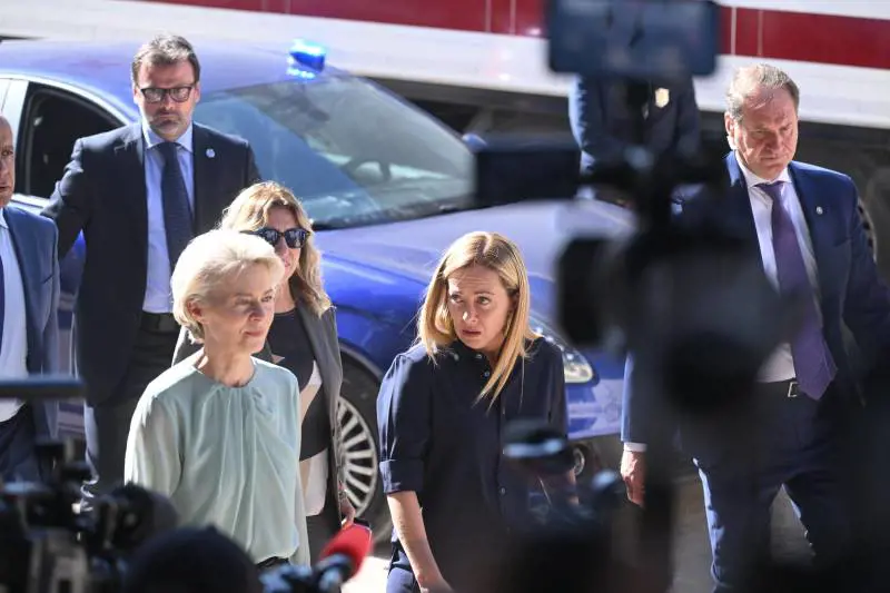 "I clown rafforzano le politiche razziste". L'insulto delle Ong a Meloni e von der Leyen