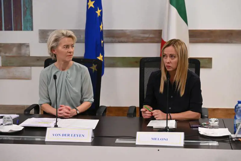 Migranti, Meloni e von der Leyen oggi a Lampedusa | Segui la diretta
