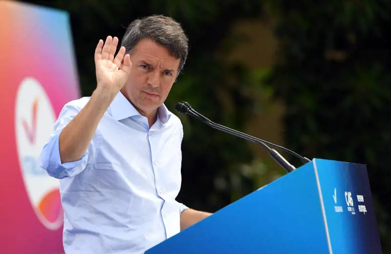 "Dà lezioni di superiorità ma...". L'affondo di Renzi a Schlein sul Jobs Act